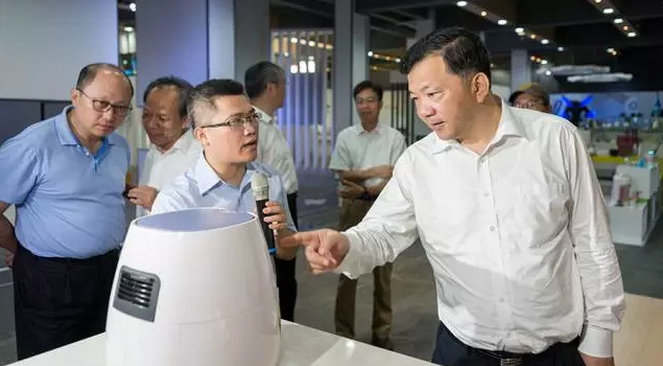 【廣東·佛山】廣東省委常委、宣傳部部長慎海雄一行考察廣東工業設計城