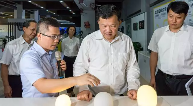 【廣東·佛山】廣東省委常委、宣傳部部長慎海雄一行考察廣東工業設計城