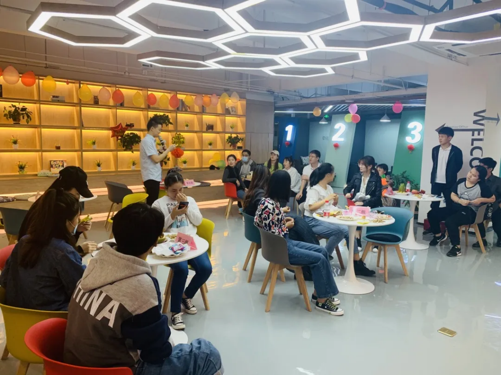 猜燈謎、拼果盤，中原工業(yè)設(shè)計(jì)城的這場迎國慶中秋雙節(jié)活動(dòng)氛圍濃