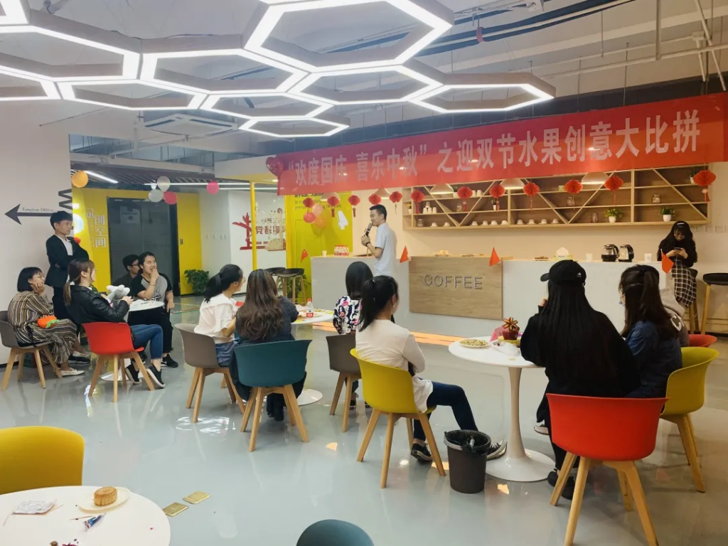 猜燈謎、拼果盤，中原工業(yè)設(shè)計(jì)城的這場迎國慶中秋雙節(jié)活動(dòng)氛圍濃