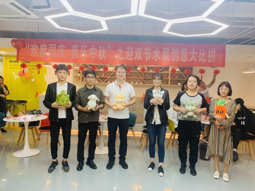 猜燈謎、拼果盤，中原工業(yè)設(shè)計(jì)城的這場迎國慶中秋雙節(jié)活動(dòng)氛圍濃