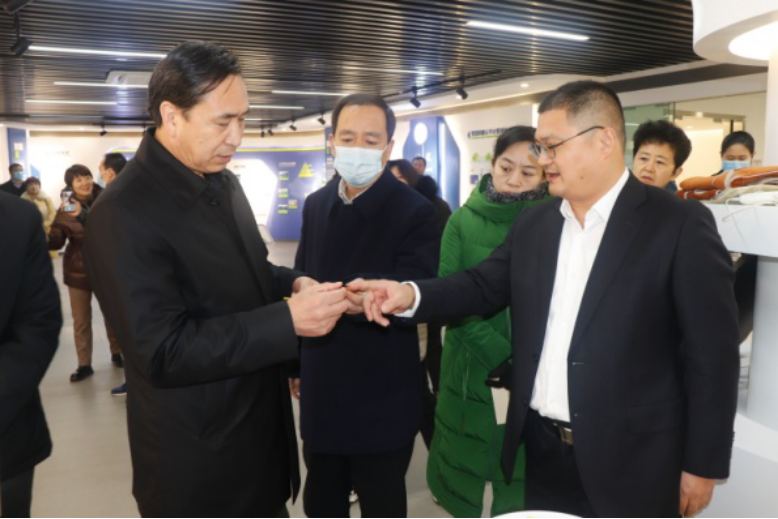 焦作市十三屆人大代表解放區(qū)代表團一行 蒞臨設(shè)計城參觀考察