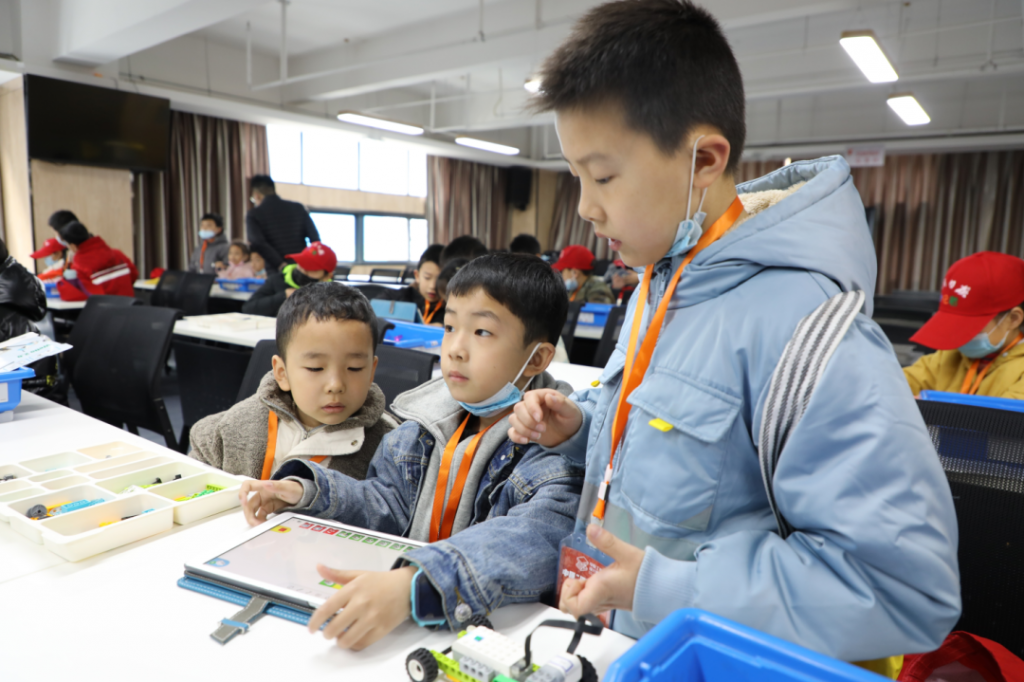 中原工業設計城舉辦小學生研學活動：走進設計“圈”，感受設計奧妙