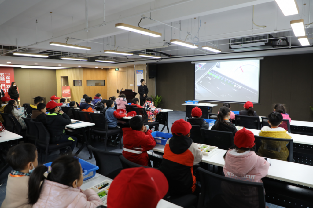 中原工業設計城舉辦小學生研學活動：走進設計“圈”，感受設計奧妙