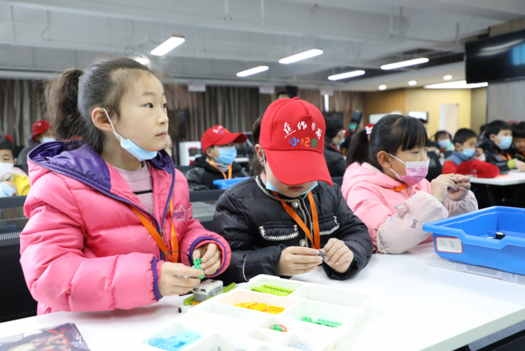 中原工業設計城舉辦小學生研學活動：走進設計“圈”，感受設計奧妙