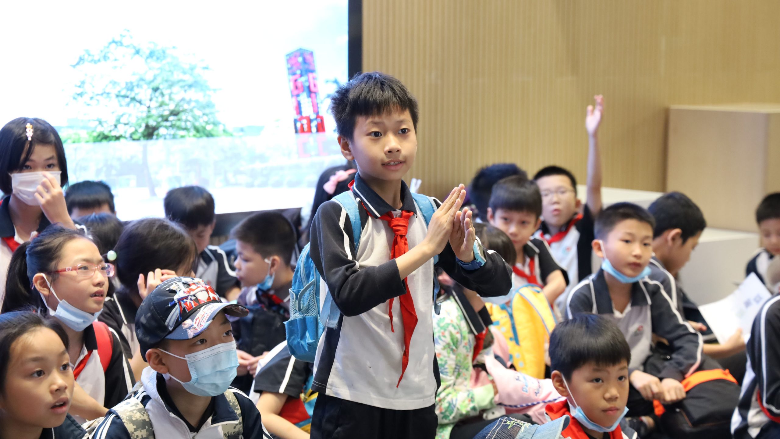 00名小學(xué)生“沸騰”了，在我城來(lái)一場(chǎng)創(chuàng)意紛呈的工業(yè)研學(xué)之旅"
