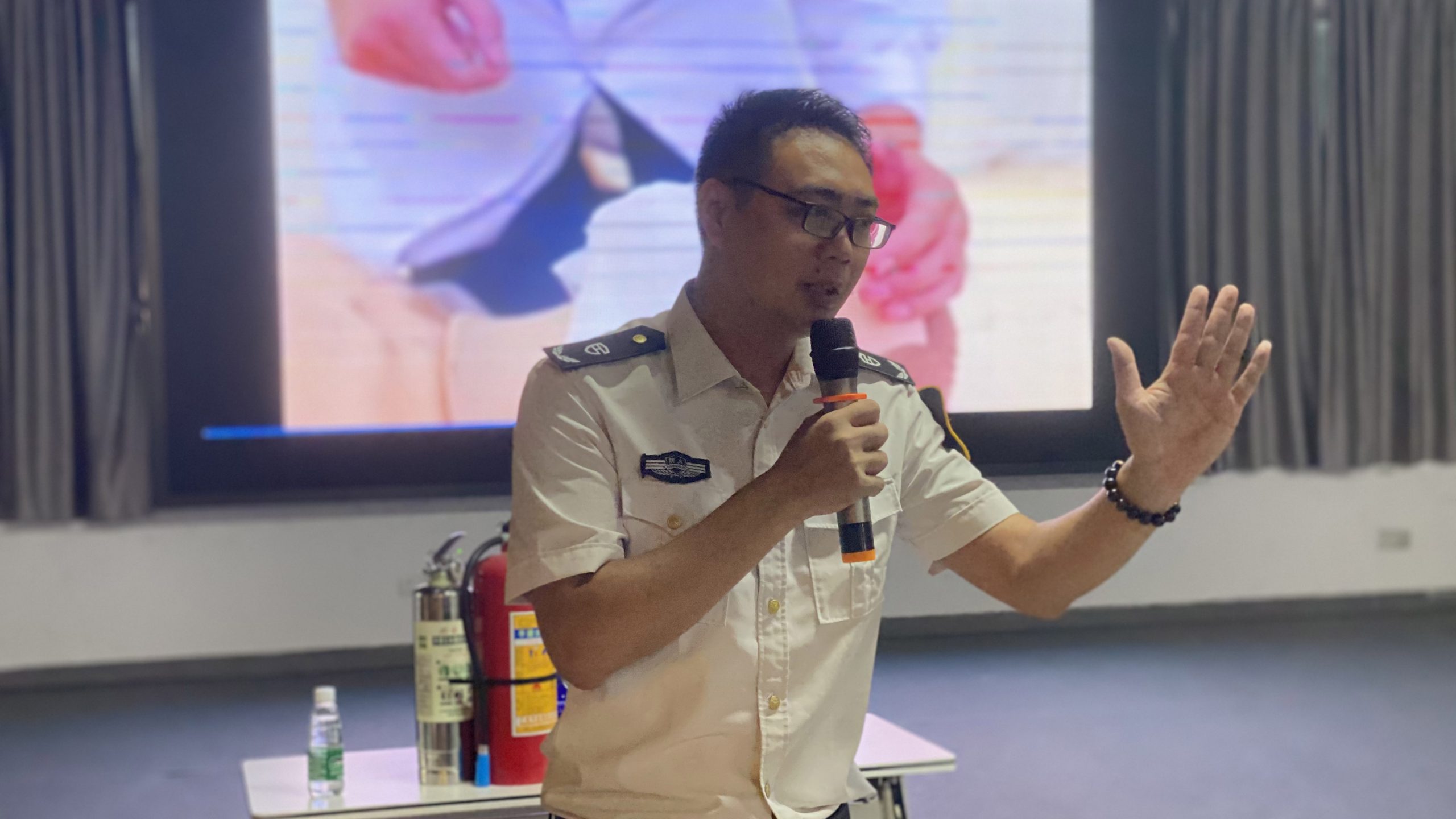 消防常演練、安全記心中，筑牢園區(qū)消防安全防線