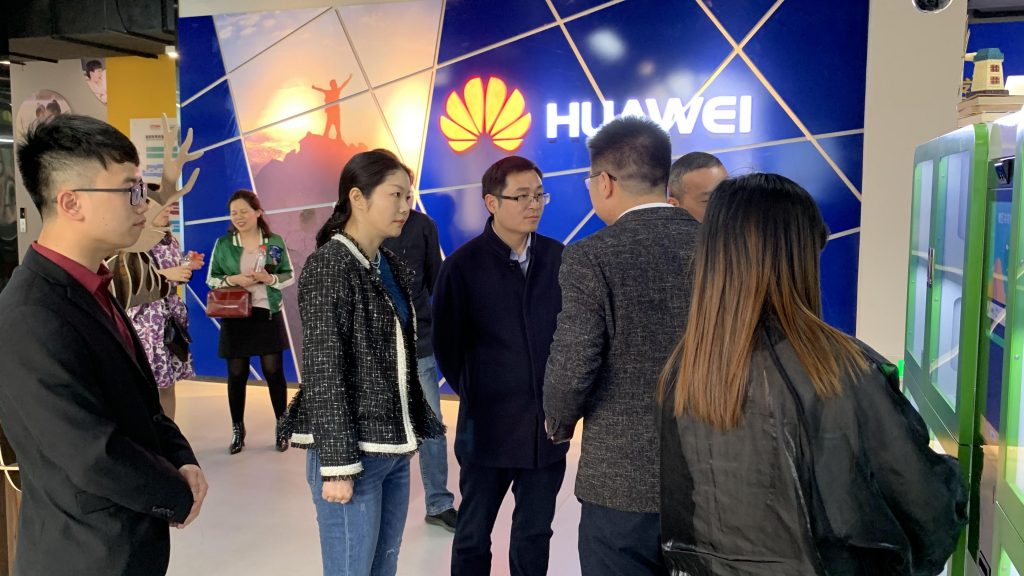 省社科聯(lián)副主席李方明調(diào)研中部教裝城