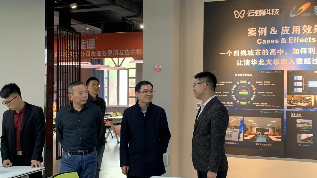 省社科聯(lián)副主席李方明調(diào)研中部教裝城