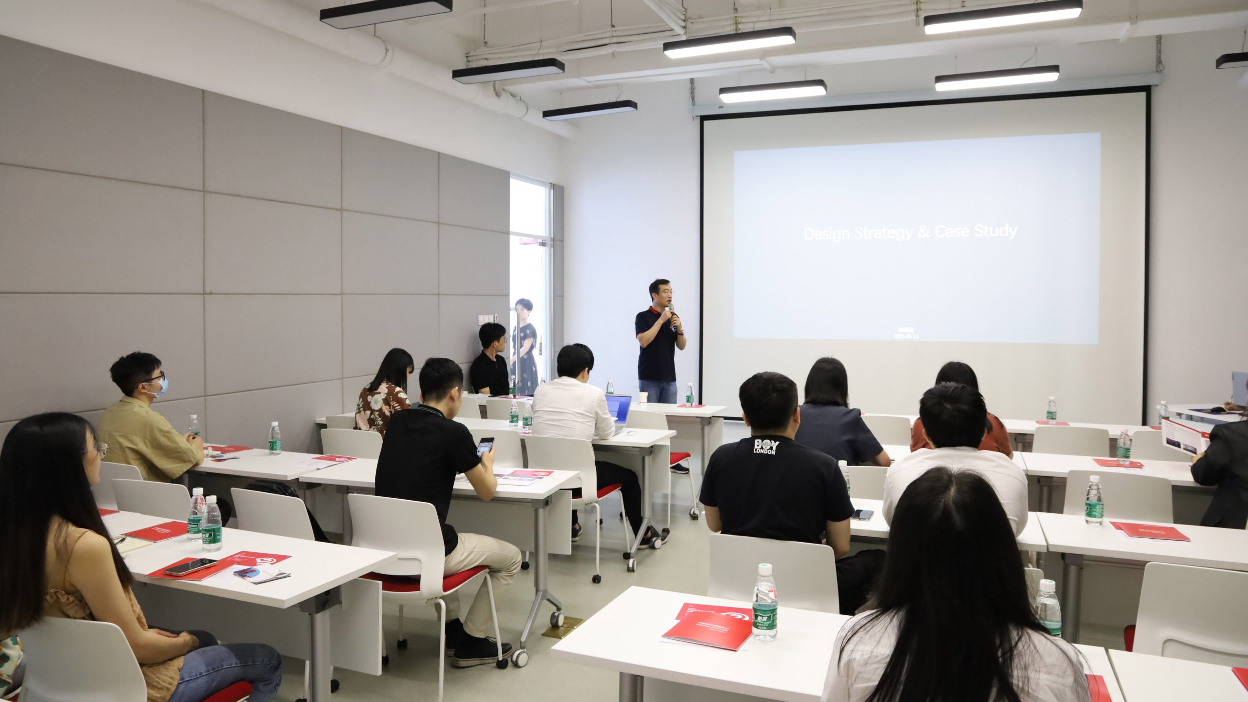 擦出中韓設(shè)計(jì)火花，中韓設(shè)計(jì)順德中心公益講座在設(shè)計(jì)城舉行