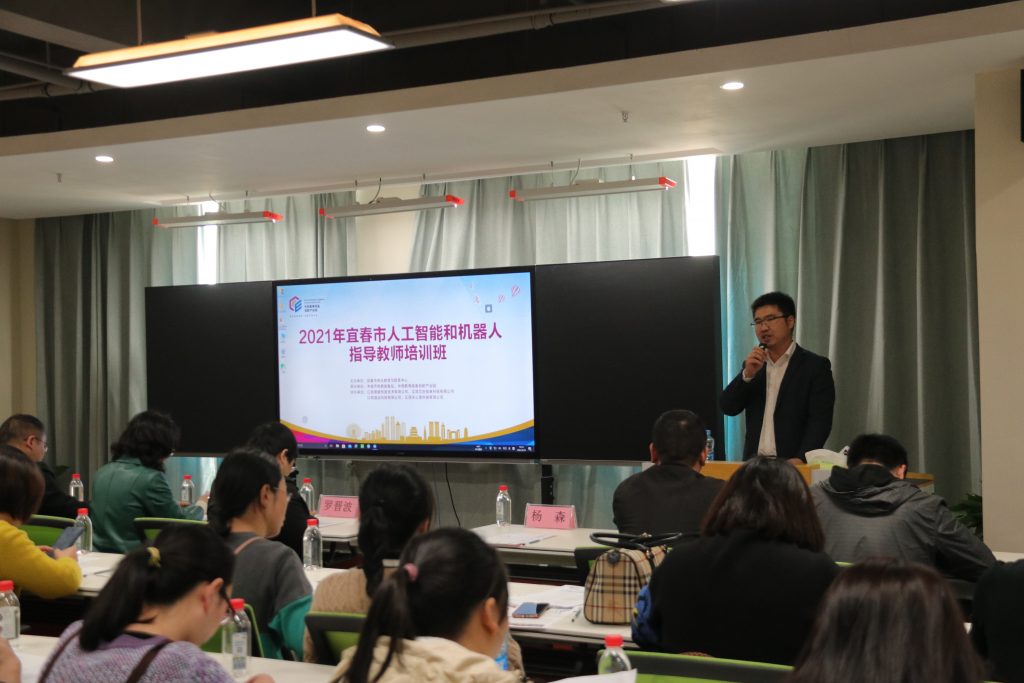 50余名人工智能教師齊聚中部教裝城，發(fā)生了啥大事？"