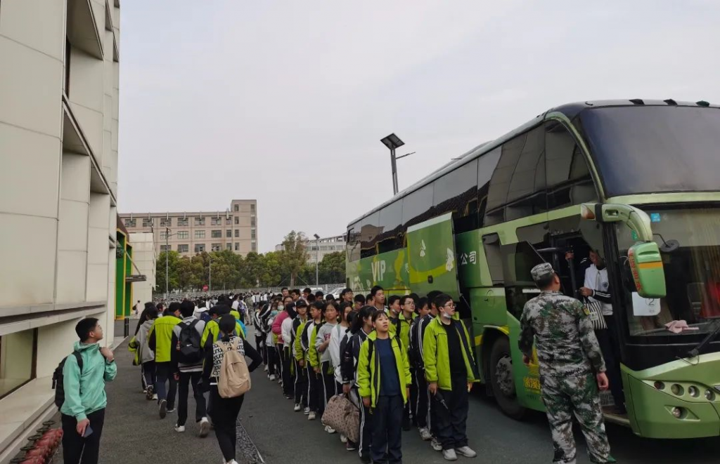 少年強(qiáng)則國(guó)強(qiáng)！掌起學(xué)子親密接觸人工智能