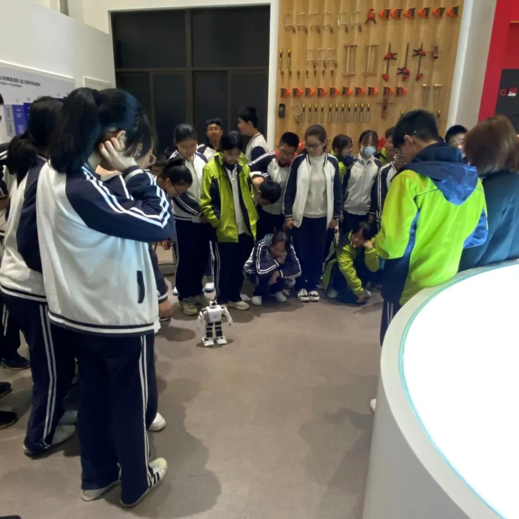 少年強(qiáng)則國(guó)強(qiáng)！掌起學(xué)子親密接觸人工智能