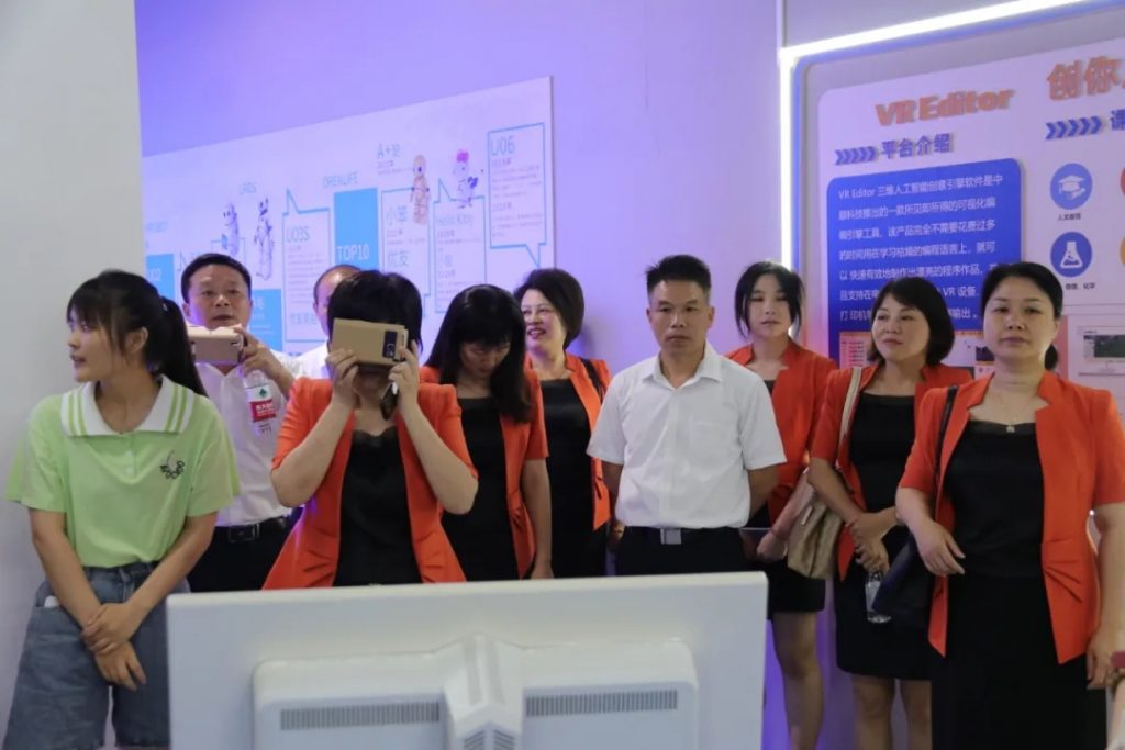 傳承紅色基因，豐城市政協(xié)走進(jìn)設(shè)計小鎮(zhèn)開展“紅色走讀”活動