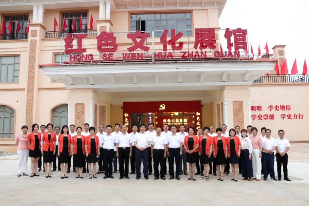 傳承紅色基因，豐城市政協(xié)走進(jìn)設(shè)計小鎮(zhèn)開展“紅色走讀”活動