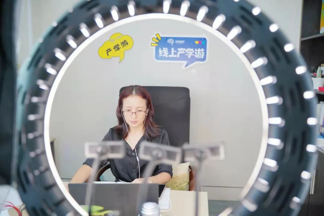 D2C平臺(tái) | 2021專業(yè)考察——設(shè)計(jì)人才互聯(lián)網(wǎng)實(shí)訓(xùn)項(xiàng)目來啦！