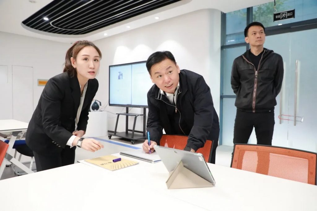 德微電技術（深圳）有限公司董事長孫文化一行到訪設計城參觀