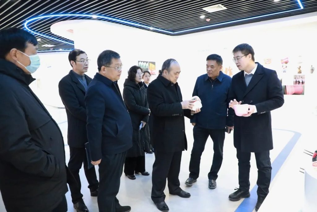 焦作市副市長王付舉一行蒞臨中原工業設計城