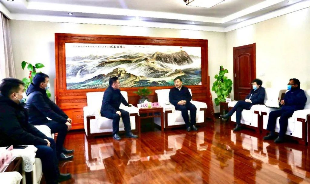 示范區黨工委書記呂沛，管委會主任宮衛紅與德微電技術（深圳）有限公司董事長孫文化一行舉行座談！