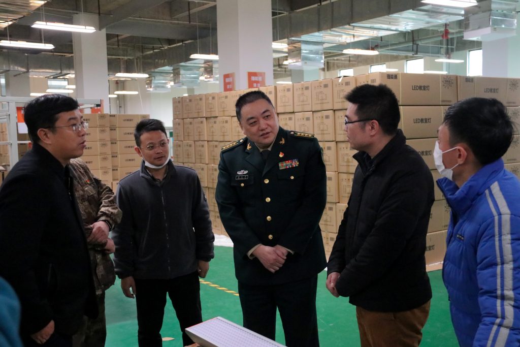 宜春市委常委、軍分區政委黃長平調研走訪中部教裝城，勉勵說……
