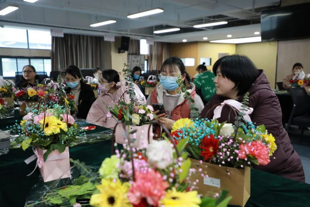 剪去浮華 | 中原工業設計城成功舉辦“以花之名·贈爾余香”花藝沙龍活動