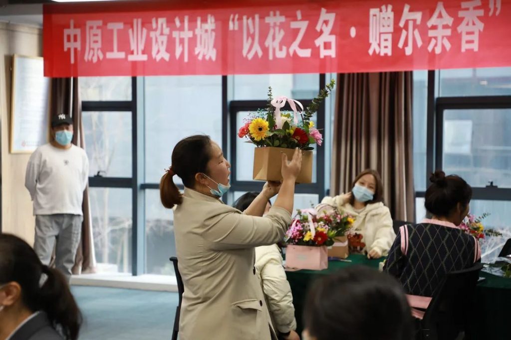 剪去浮華 | 中原工業設計城成功舉辦“以花之名·贈爾余香”花藝沙龍活動