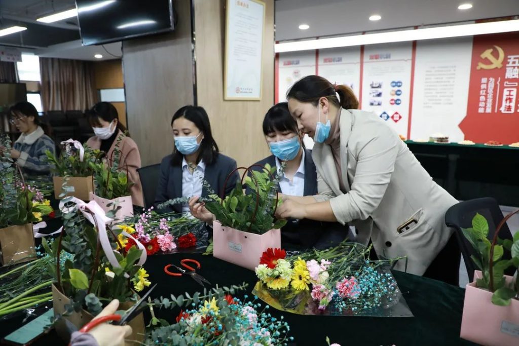 剪去浮華 | 中原工業設計城成功舉辦“以花之名·贈爾余香”花藝沙龍活動