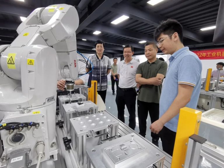 兩個月掌握工業機器人操作，設計城助力北滘培育智造人才！