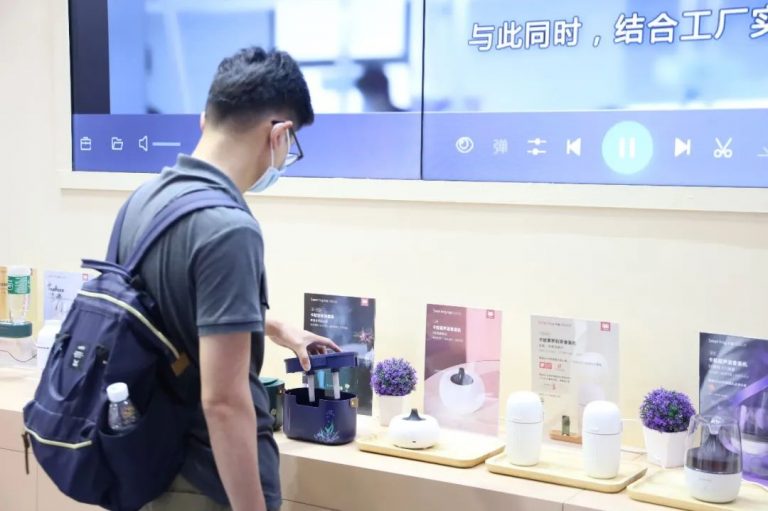 設(shè)計(jì)城企業(yè)亮相第三十屆深圳國(guó)際禮品展，“設(shè)計(jì)順德”閃亮登場(chǎng)