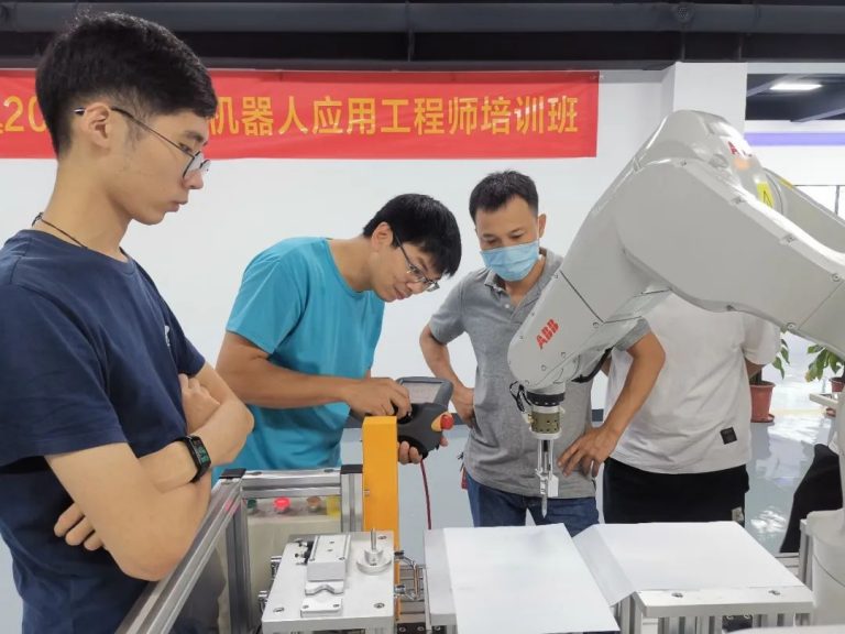 兩個月掌握工業機器人操作，設計城助力北滘培育智造人才！