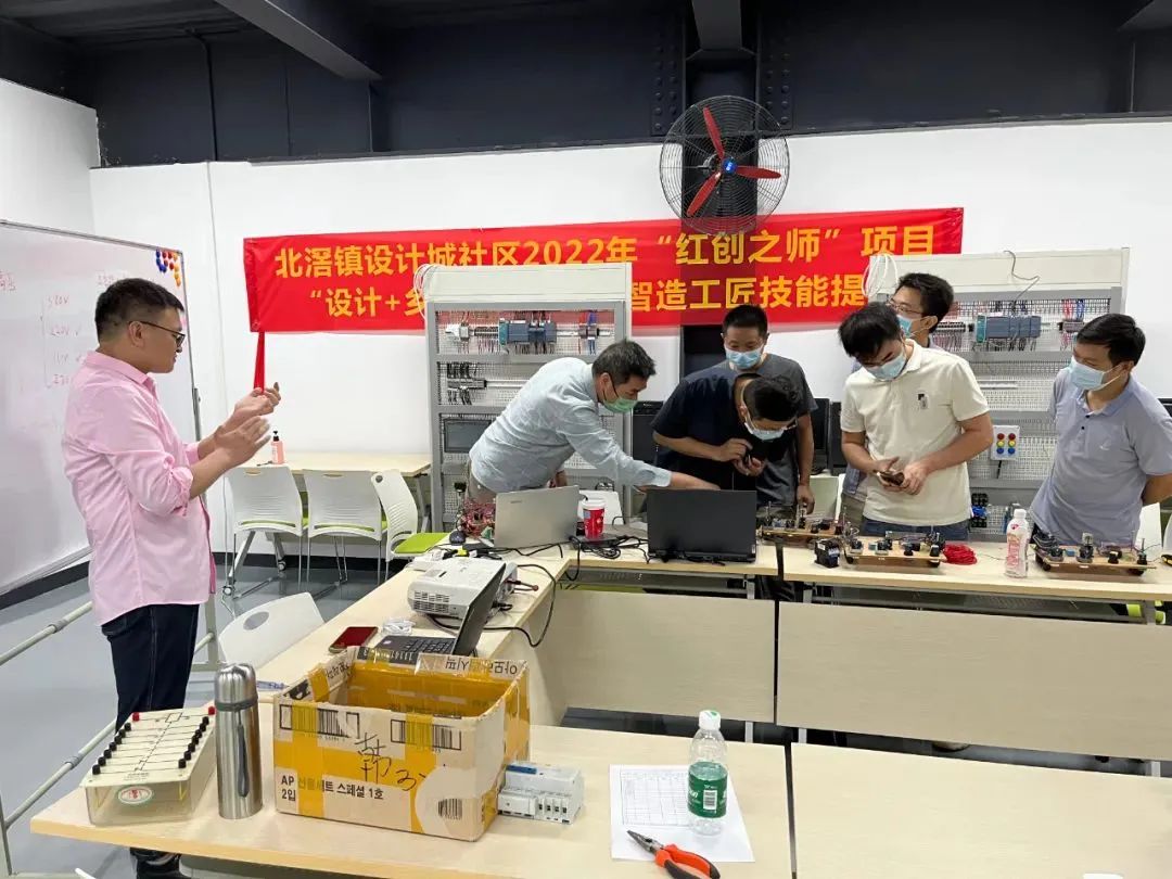 設(shè)計城造就高技能人才 PLC培訓(xùn)課程火熱進行中