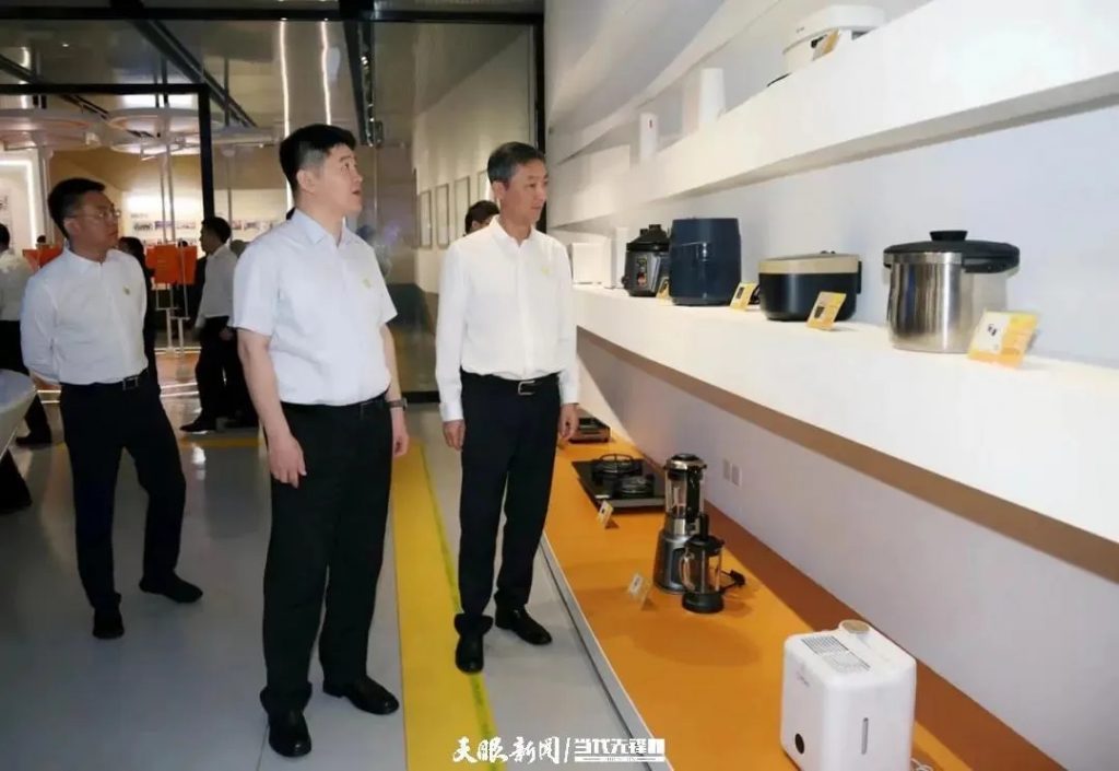 貴州黨政代表團考察設計城，深化粵黔創新與人才合作