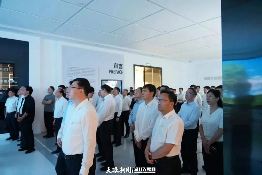 貴州黨政代表團考察設計城，深化粵黔創新與人才合作