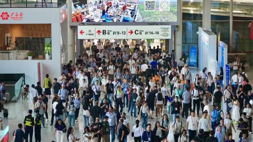 第136屆廣交會開幕首日： 順德“智造”驚艷外商 設計城“創新天團”火力全開